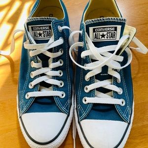 Blue Converse woman’s 11 men size 9